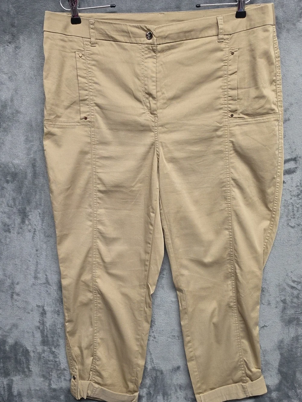 Chico's Khaki Cropped CaprI Pants az 2.5 (14)